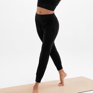 Athleta Salutation High Rise Jogger size XXS Black